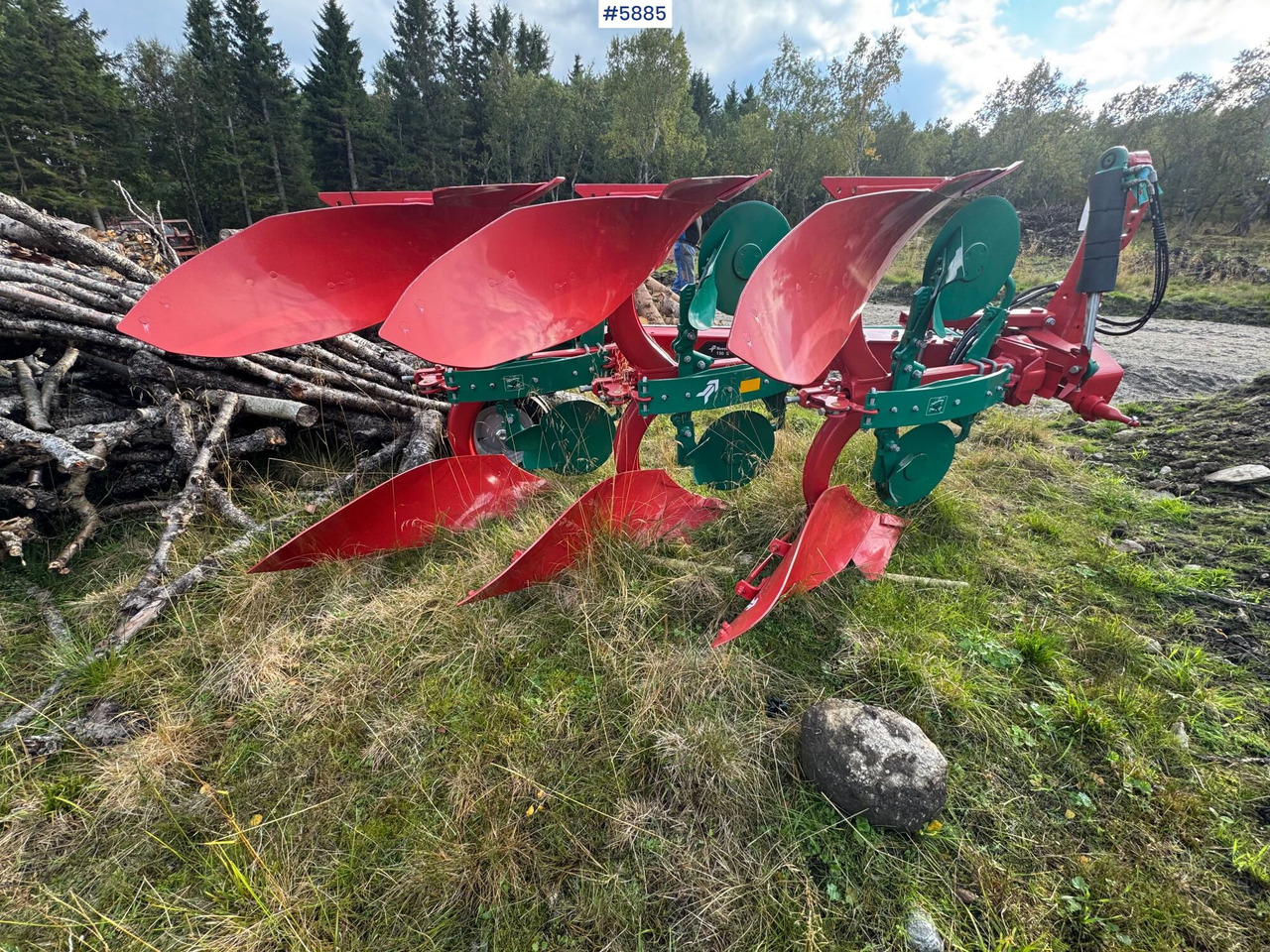 Kverneland 150S reversible plough, 3-furrow, year 2022. Never used – like new! - Oprema za obradu zemljišta: slika 1 Kverneland 150S reversible plough, 3-furrow, year 2022. Never used – like new! - Oprema za obradu zemljišta: slika 1