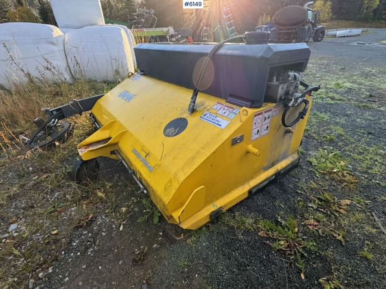 Vama front broom with Euro combo mount - Prskalica: slika 1 Vama front broom with Euro combo mount - Prskalica: slika 1