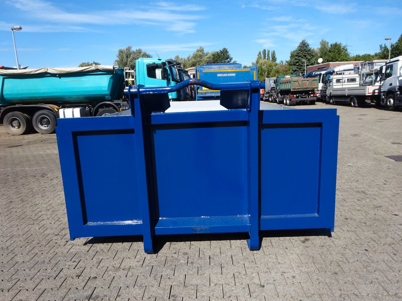 12 cbm Abrollcontainer Pritsche - Kamion sa hidrauličnom kukom: slika 3 12 cbm Abrollcontainer Pritsche - Kamion sa hidrauličnom kukom: slika 3