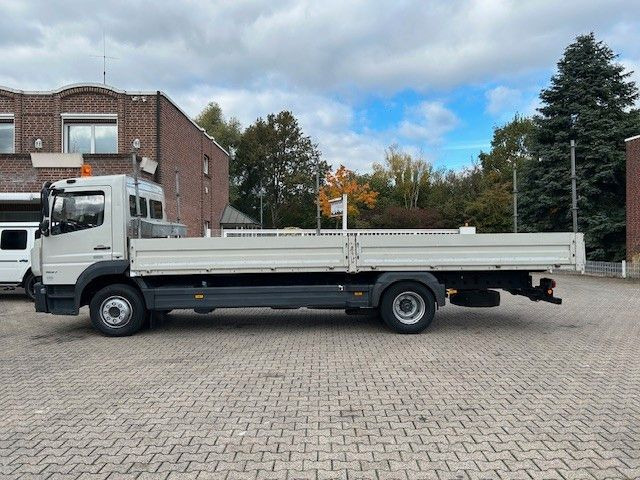 Mercedes-Benz 1527 Atego Pritsche 4x2 - Kamion sa tovarnim sandukom: slika 3 Mercedes-Benz 1527 Atego Pritsche 4x2 - Kamion sa tovarnim sandukom: slika 3
