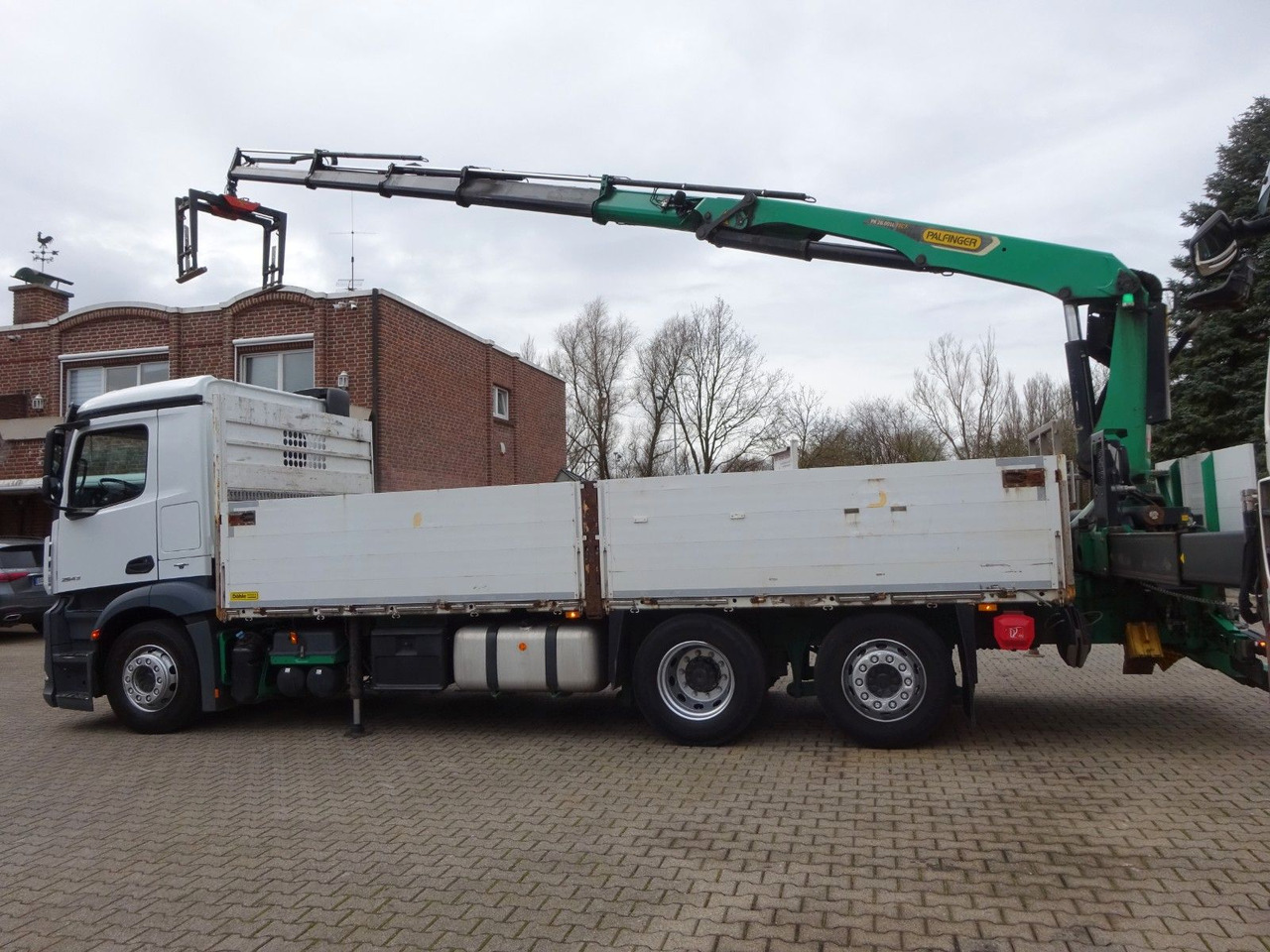 Mercedes-Benz 2543 Antos Baustoff +PK 26001 bis 20 m Auslage Mercedes-Benz 2543 Antos Baustoff +PK 26001 bis 20 m Auslage - Kamion sa dizalicom, Kamion sa tovarnim sandukom: slika 1 Mercedes-Benz 2543 Antos Baustoff +PK 26001 bis 20 m Auslage Mercedes-Benz 2543 Antos Baustoff +PK 26001 bis 20 m Auslage - Kamion sa dizalicom, Kamion sa tovarnim sandukom: slika 1
