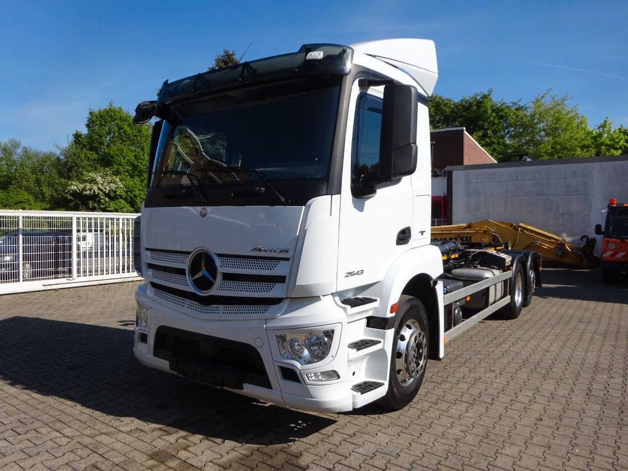 Mercedes-Benz 2543 Antos PALFINGER Abroller - Kamion sa hidrauličnom kukom: slika 2 Mercedes-Benz 2543 Antos PALFINGER Abroller - Kamion sa hidrauličnom kukom: slika 2