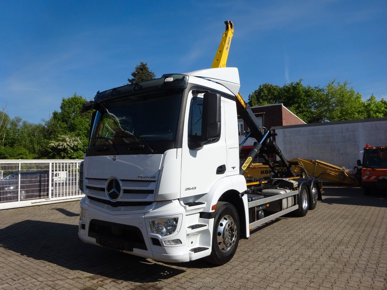 Mercedes-Benz 2543 Antos PALFINGER Abroller - Kamion sa hidrauličnom kukom: slika 1 Mercedes-Benz 2543 Antos PALFINGER Abroller - Kamion sa hidrauličnom kukom: slika 1