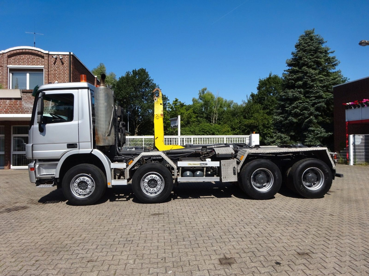 Mercedes-Benz 3244 Actros PALFINGER Abroller 8x4 - Kamion sa hidrauličnom kukom: slika 3 Mercedes-Benz 3244 Actros PALFINGER Abroller 8x4 - Kamion sa hidrauličnom kukom: slika 3