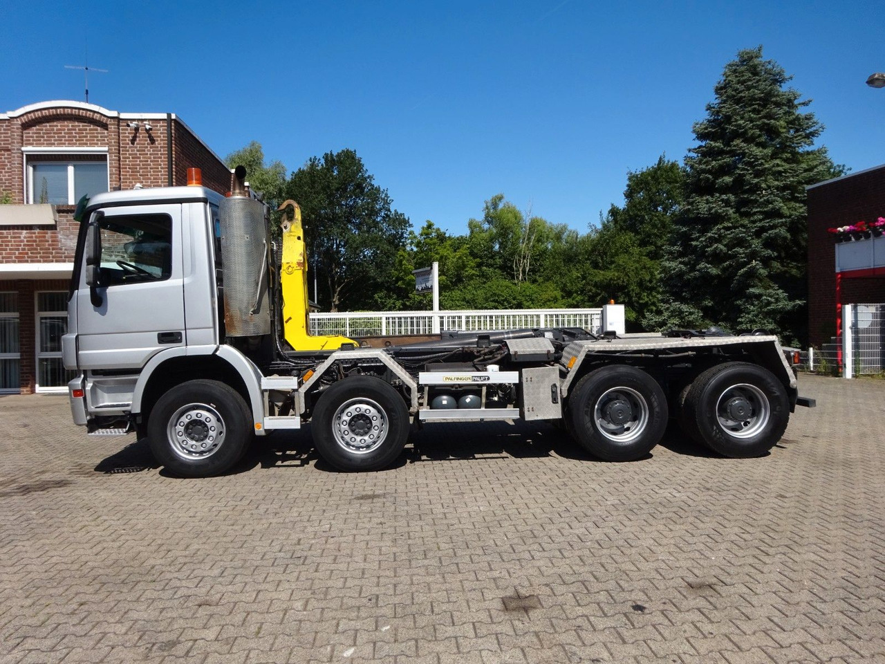 Mercedes-Benz 3244 Actros PALFINGER Abroller 8x4 - Kamion sa hidrauličnom kukom: slika 2 Mercedes-Benz 3244 Actros PALFINGER Abroller 8x4 - Kamion sa hidrauličnom kukom: slika 2