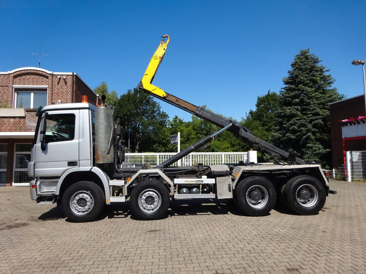 Mercedes-Benz 3244 Actros PALFINGER Abroller 8x4 - Kamion sa hidrauličnom kukom: slika 4 Mercedes-Benz 3244 Actros PALFINGER Abroller 8x4 - Kamion sa hidrauličnom kukom: slika 4