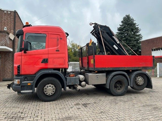 Scania 124 L 470 Pritsche + MKG HLK 201 HP 6x2 - Kamion sa tovarnim sandukom, Kamion sa dizalicom: slika 1 Scania 124 L 470 Pritsche + MKG HLK 201 HP 6x2 - Kamion sa tovarnim sandukom, Kamion sa dizalicom: slika 1