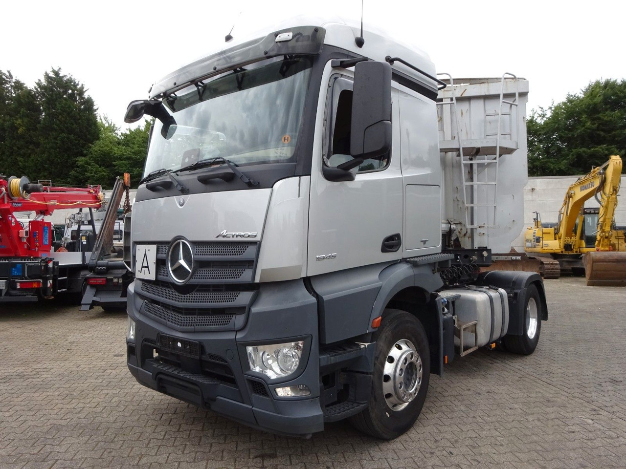 Mercedes-Benz 1845 Actros SZM mit Hydraulik Pumpe 4x2 - Tegljač: slika 1 Mercedes-Benz 1845 Actros SZM mit Hydraulik Pumpe 4x2 - Tegljač: slika 1