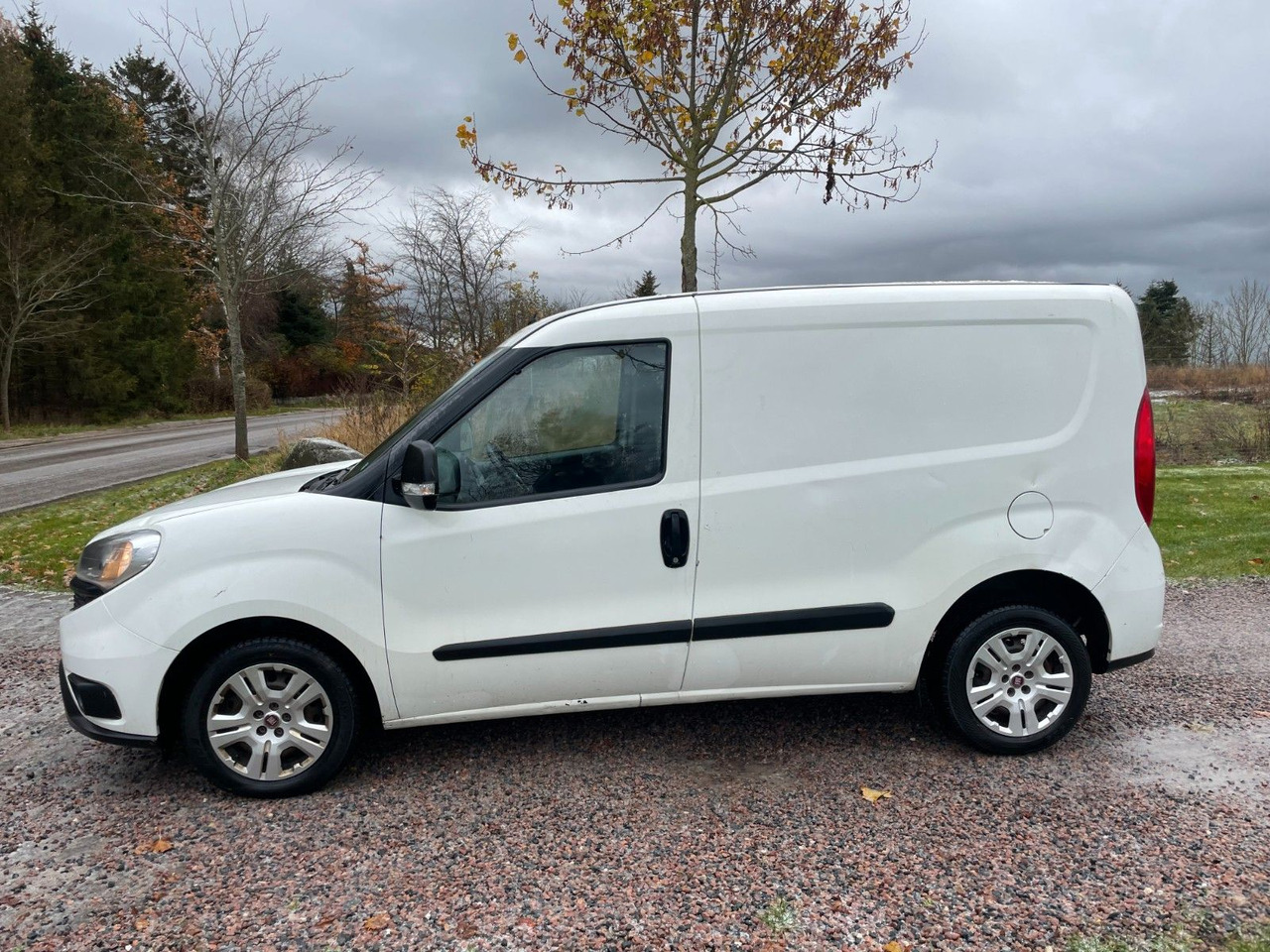 Fiat Doblo Doblò Basis Kasten 1.3 diesel - Karavan: slika 2 Fiat Doblo Doblò Basis Kasten 1.3 diesel - Karavan: slika 2