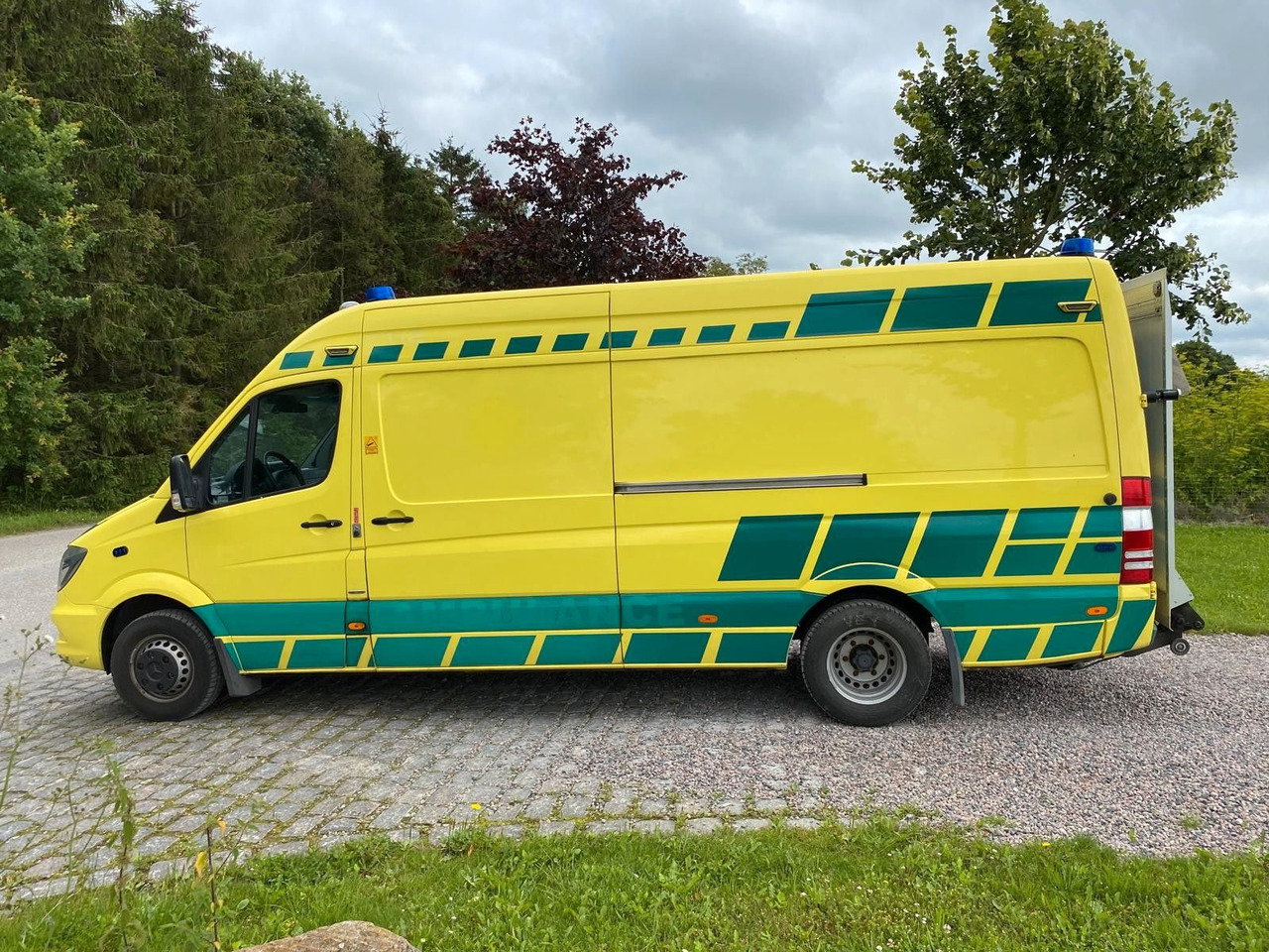 Mercedes-Benz Sprinter 519 CDI MAXI +Lift *20 000€ netto - Vozilo hitne pomoći: slika 4 Mercedes-Benz Sprinter 519 CDI MAXI +Lift *20 000€ netto - Vozilo hitne pomoći: slika 4
