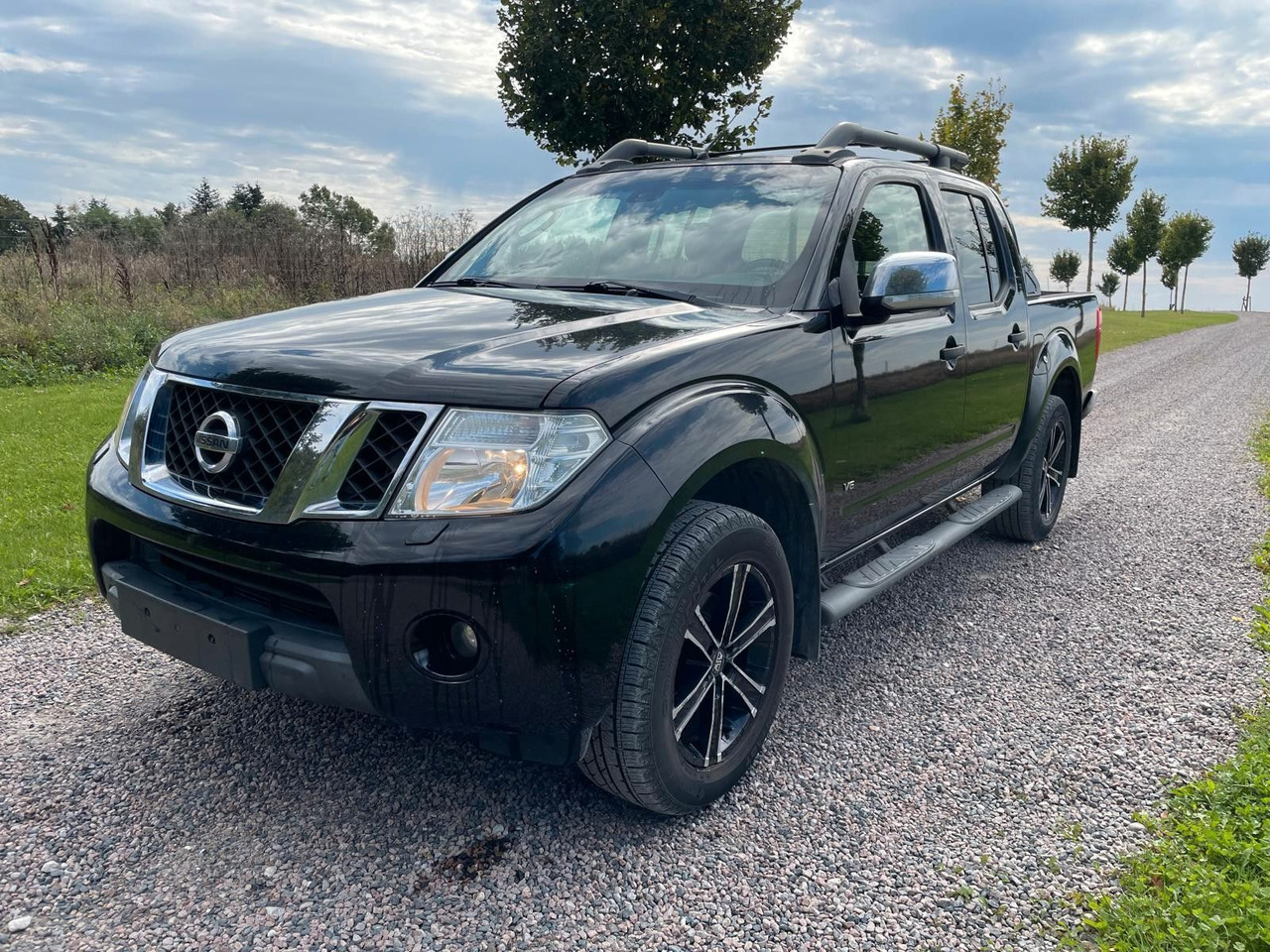Nissan Navara Pickup Double Cab LE V6 4x4 LB - SUV: slika 1 Nissan Navara Pickup Double Cab LE V6 4x4 LB - SUV: slika 1
