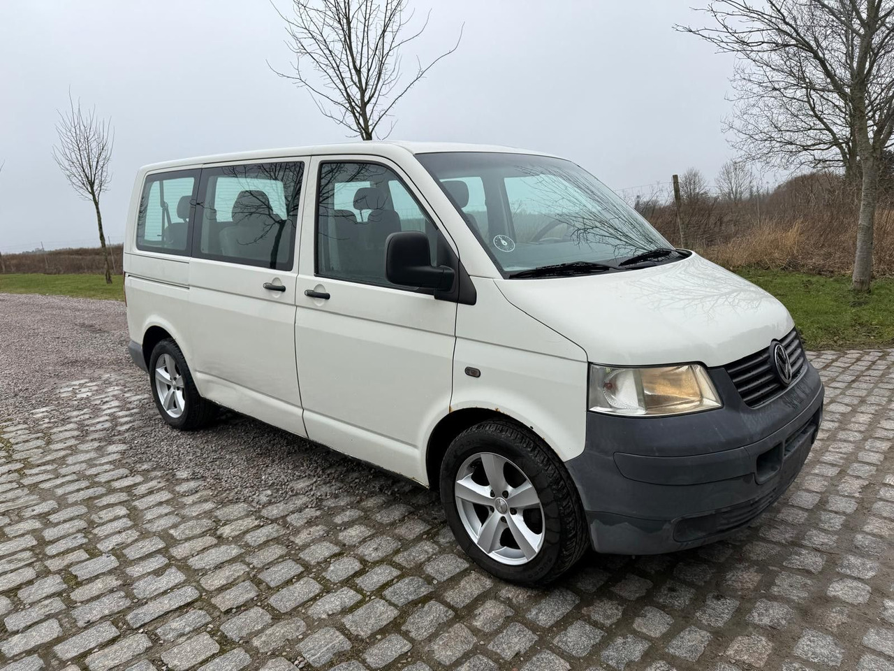 Volkswagen T5 Transporter 1.9 TDI *9 Sitze * 3900 € - Putnički kombi: slika 1 Volkswagen T5 Transporter 1.9 TDI *9 Sitze * 3900 € - Putnički kombi: slika 1