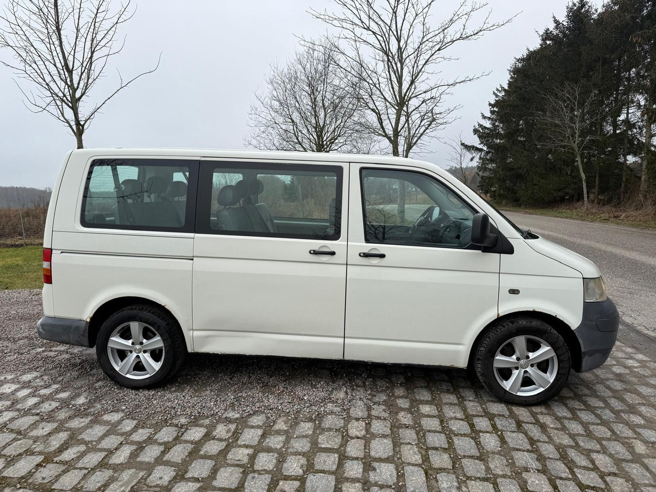 Volkswagen T5 Transporter 1.9 TDI *9 Sitze * 3900 € - Putnički kombi: slika 5 Volkswagen T5 Transporter 1.9 TDI *9 Sitze * 3900 € - Putnički kombi: slika 5