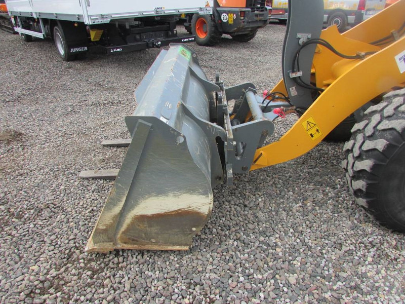 Liebherr L 506 Compact Radlader 41.500 EUR - Utovarivač točkaš: slika 3 Liebherr L 506 Compact Radlader 41.500 EUR - Utovarivač točkaš: slika 3