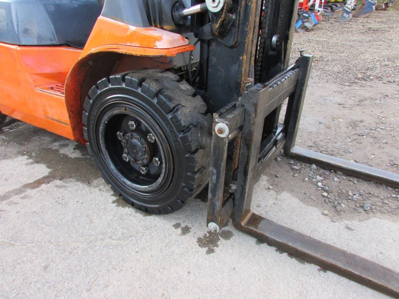 Toyota 62-7 FDF 30 Diesel Gabelstapler 10.500 EUR - Dizel viljuškar: slika 3 Toyota 62-7 FDF 30 Diesel Gabelstapler 10.500 EUR - Dizel viljuškar: slika 3