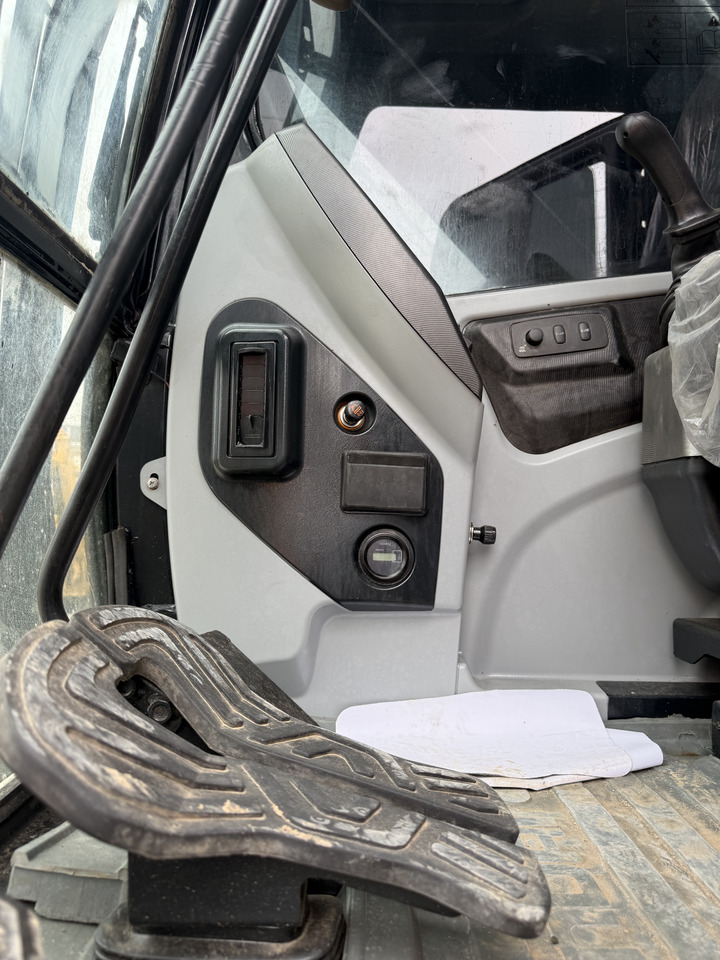 HYUNDAI HX220HD - Bager guseničar: slika 4 HYUNDAI HX220HD - Bager guseničar: slika 4