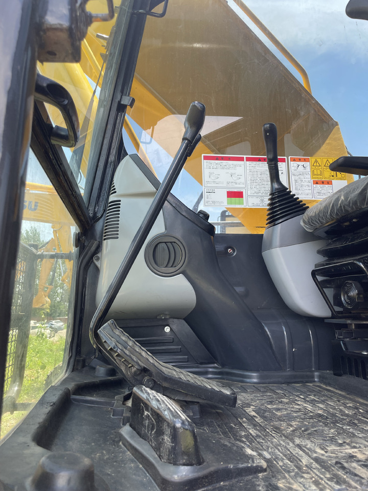 KOMATSU PC 220-8 - Bager guseničar: slika 5 KOMATSU PC 220-8 - Bager guseničar: slika 5