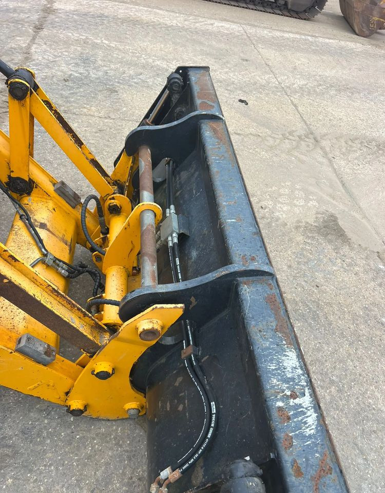 JCB - Bager utovarivač: slika 2 JCB - Bager utovarivač: slika 2