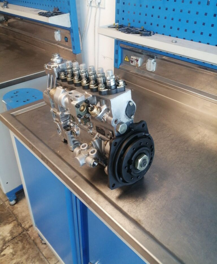 Bosch EXCHANGE A0250745702 Mercedes-Benz . truck - Pumpa za gorivo za Kamion: slika 1 Bosch EXCHANGE A0250745702 Mercedes-Benz . truck - Pumpa za gorivo za Kamion: slika 1