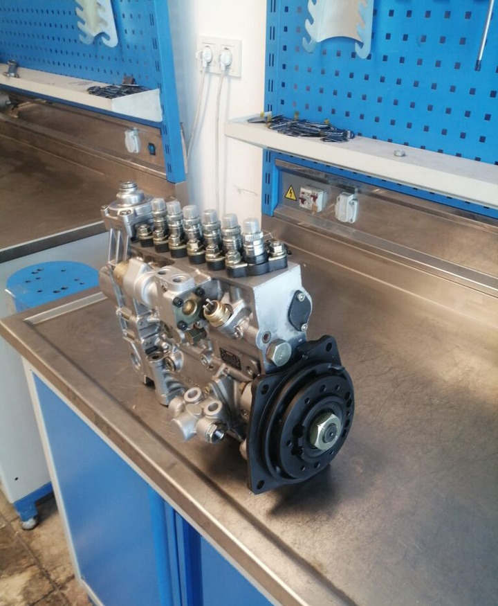 Bosch EXCHANGE A0250745702 Mercedes-Benz . truck - Pumpa za gorivo za Kamion: slika 2 Bosch EXCHANGE A0250745702 Mercedes-Benz . truck - Pumpa za gorivo za Kamion: slika 2