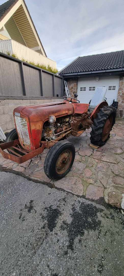 1958 Massey Ferguson MF 35 traktor (rep.-objekt) - Traktor: slika 1 1958 Massey Ferguson MF 35 traktor (rep.-objekt) - Traktor: slika 1
