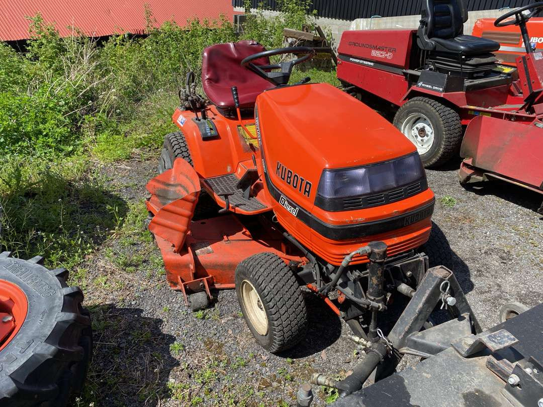 2000 Kubota G1700//Sitteklipper med feier og oppsamler - Baštenska kosačica: slika 4 2000 Kubota G1700//Sitteklipper med feier og oppsamler - Baštenska kosačica: slika 4