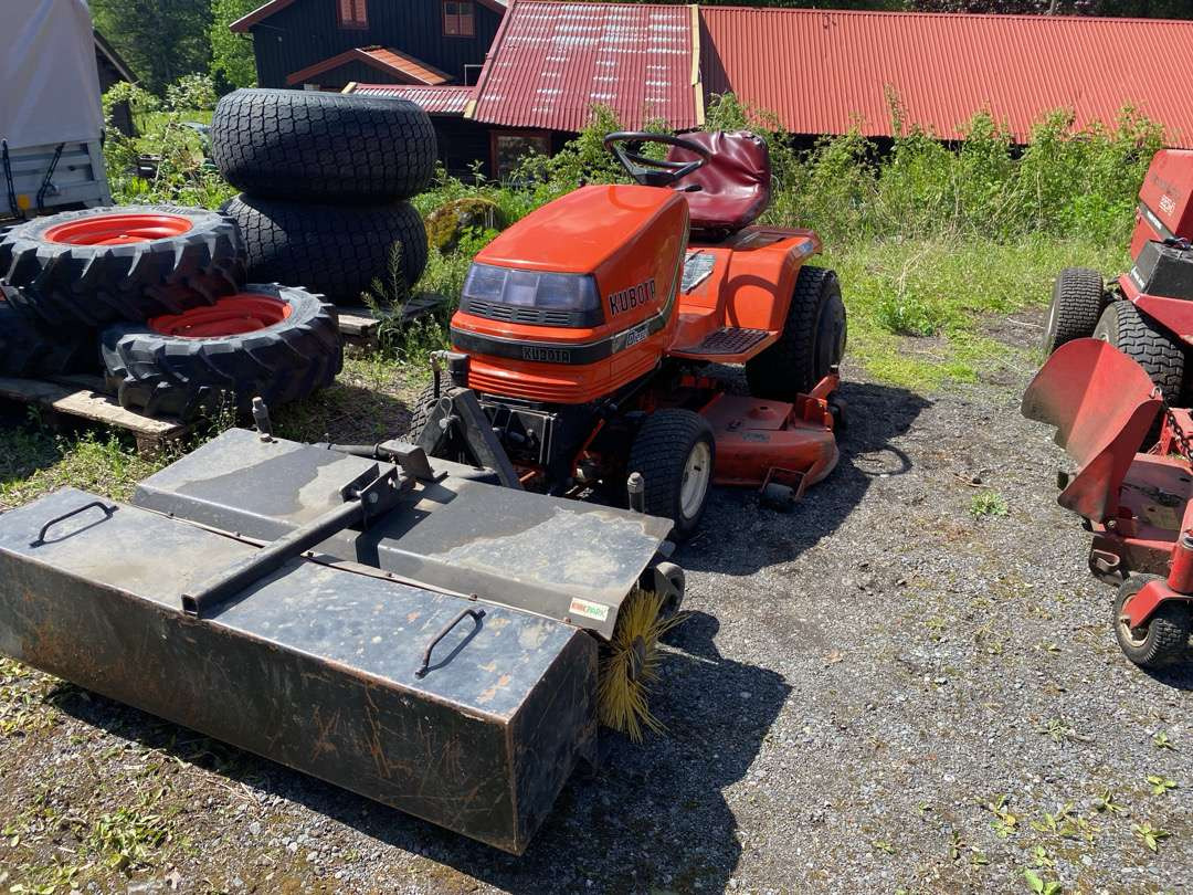 2000 Kubota G1700//Sitteklipper med feier og oppsamler - Baštenska kosačica: slika 1 2000 Kubota G1700//Sitteklipper med feier og oppsamler - Baštenska kosačica: slika 1