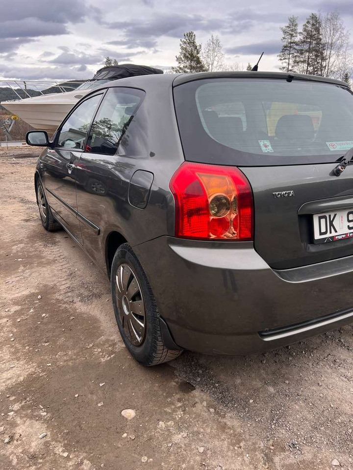 2004 Toyota Corolla 2-dørs - Automobil: slika 4 2004 Toyota Corolla 2-dørs - Automobil: slika 4
