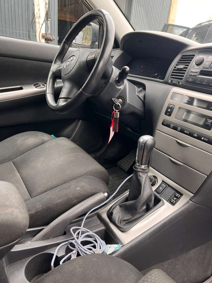 2004 Toyota Corolla 2-dørs - Automobil: slika 5 2004 Toyota Corolla 2-dørs - Automobil: slika 5