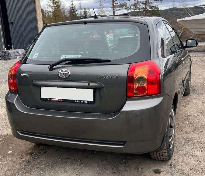 2004 Toyota Corolla 2-dørs - Automobil: slika 3 2004 Toyota Corolla 2-dørs - Automobil: slika 3