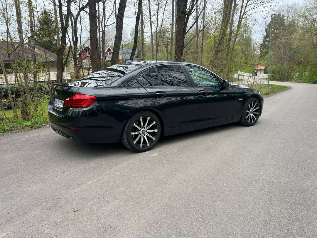 2011 BMW 520D TOATAL BLACK EDITION - EU-GODKJENT NYLIG! - Automobil: slika 2 2011 BMW 520D TOATAL BLACK EDITION - EU-GODKJENT NYLIG! - Automobil: slika 2