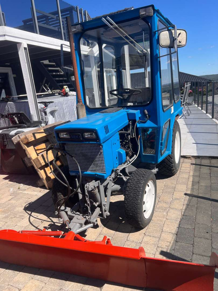 Iseki TX1500 brøyteskjær og feiekost - Traktor: slika 5 Iseki TX1500 brøyteskjær og feiekost - Traktor: slika 5