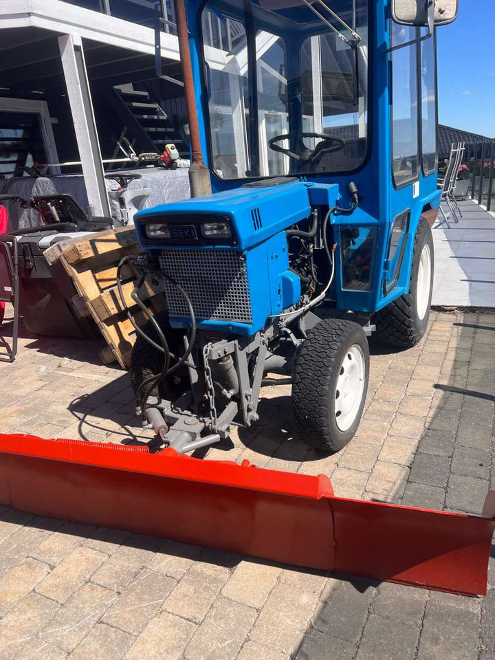 Iseki TX1500 brøyteskjær og feiekost - Traktor: slika 1 Iseki TX1500 brøyteskjær og feiekost - Traktor: slika 1