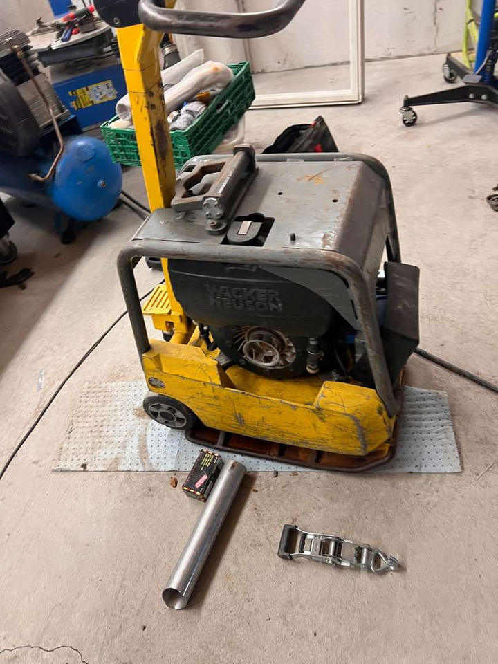 Wacker Neuson 1B30-2 vibroplate 1B30-2 (rep.-objekt) - Instrument/ Oprema: slika 2 Wacker Neuson 1B30-2 vibroplate 1B30-2 (rep.-objekt) - Instrument/ Oprema: slika 2