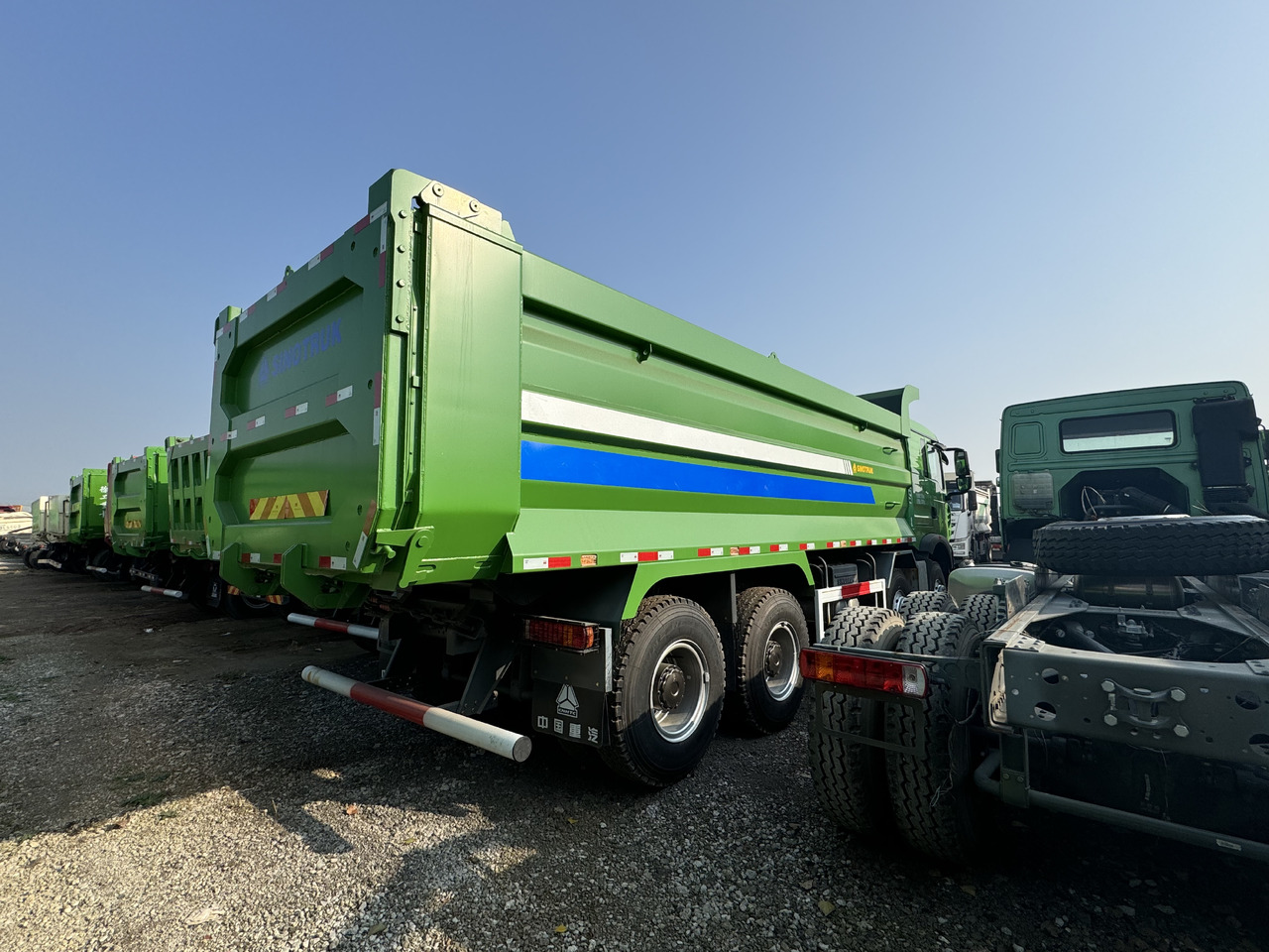 SINOTRUCK HOWO  - Istovarivač: slika 3 SINOTRUCK HOWO  - Istovarivač: slika 3