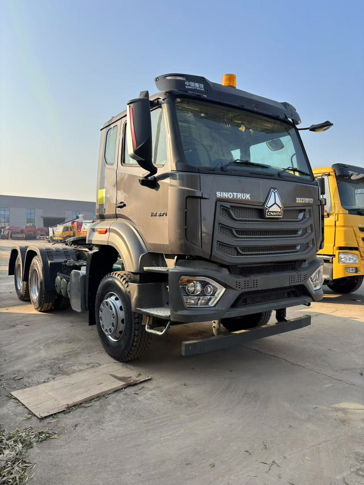 SINOTRUCK HOWO - Tegljač: slika 1 SINOTRUCK HOWO - Tegljač: slika 1
