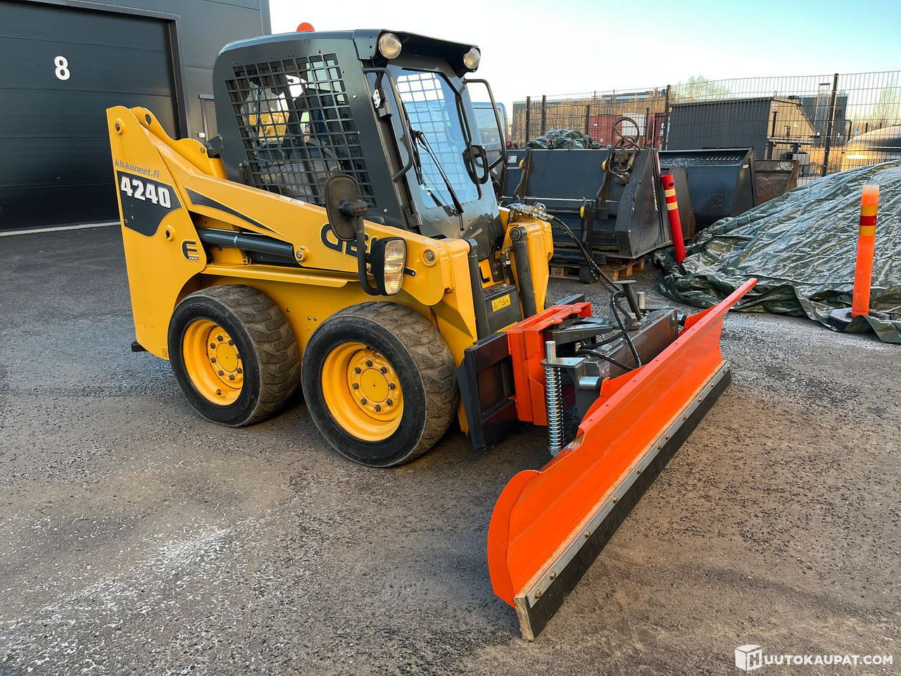 Gehl 4240, year 2012, only 954 h + 3 attachments, Tampere - Mini utovarivač: slika 1 Gehl 4240, year 2012, only 954 h + 3 attachments, Tampere - Mini utovarivač: slika 1