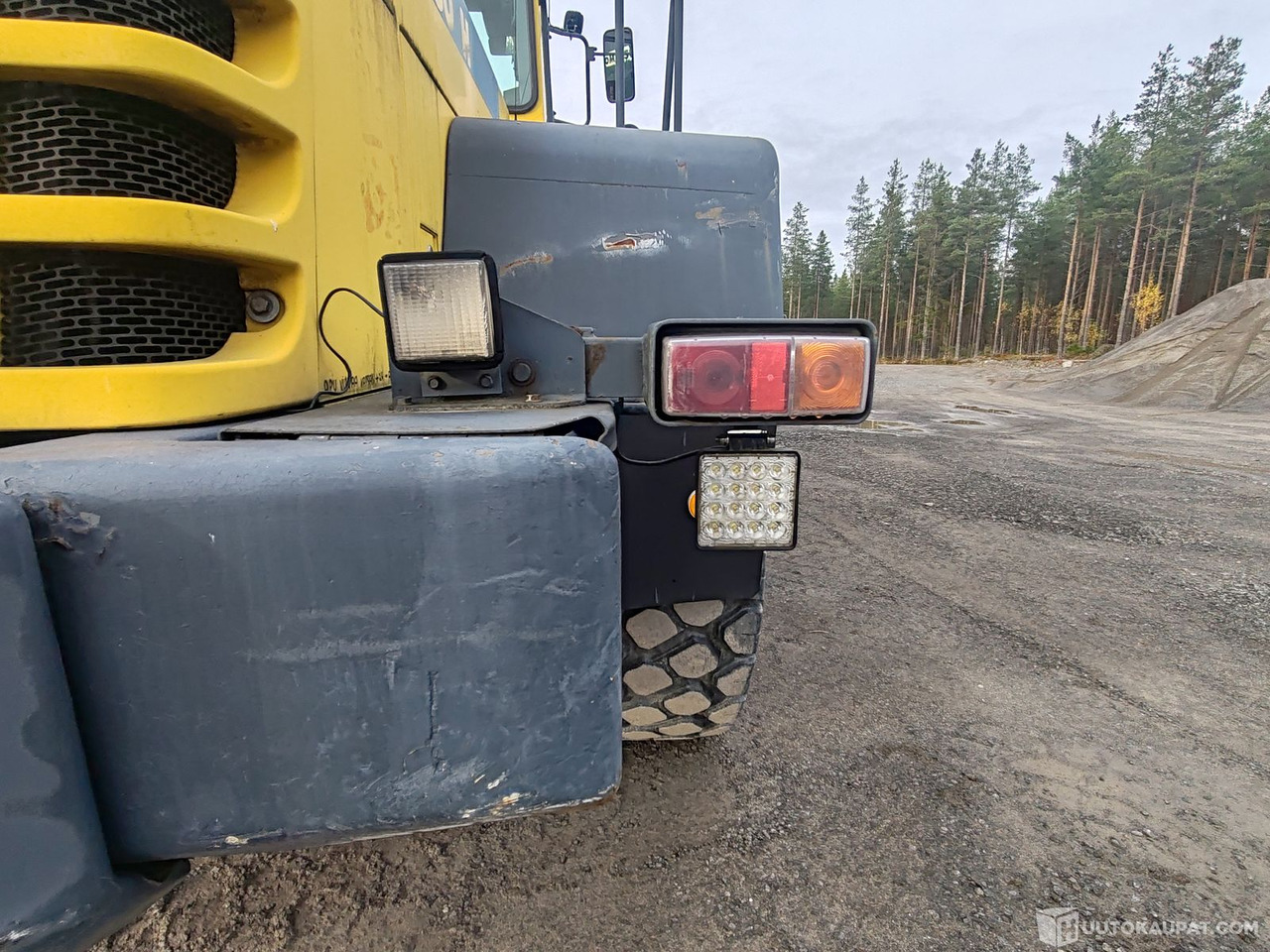 Utovarivač točkaš Komatsu WA380-3H pyöräkuormaaja, 1995, Alajärvi: slika 12 Utovarivač točkaš Komatsu WA380-3H pyöräkuormaaja, 1995, Alajärvi: slika 12