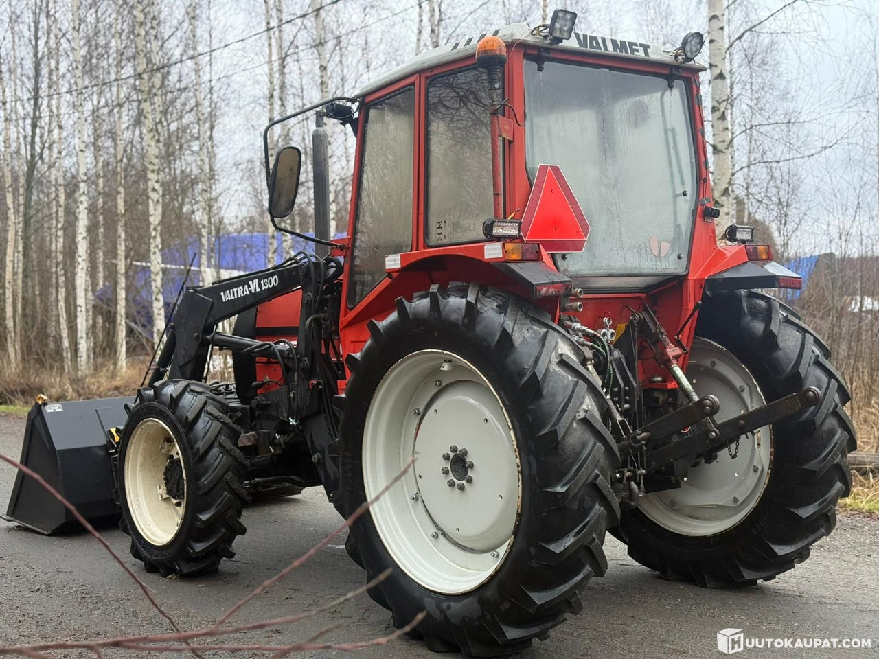 Valmet 604, 4x4 with front loader, 1985 — Well equipped!!, Jyväskylä - Traktor: slika 4 Valmet 604, 4x4 with front loader, 1985 — Well equipped!!, Jyväskylä - Traktor: slika 4