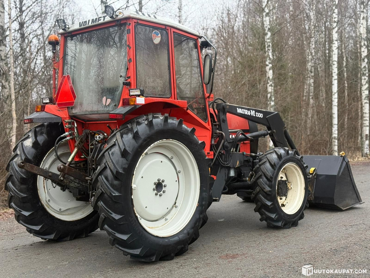 Valmet 604, 4x4 with front loader, 1985 — Well equipped!!, Jyväskylä - Traktor: slika 5 Valmet 604, 4x4 with front loader, 1985 — Well equipped!!, Jyväskylä - Traktor: slika 5