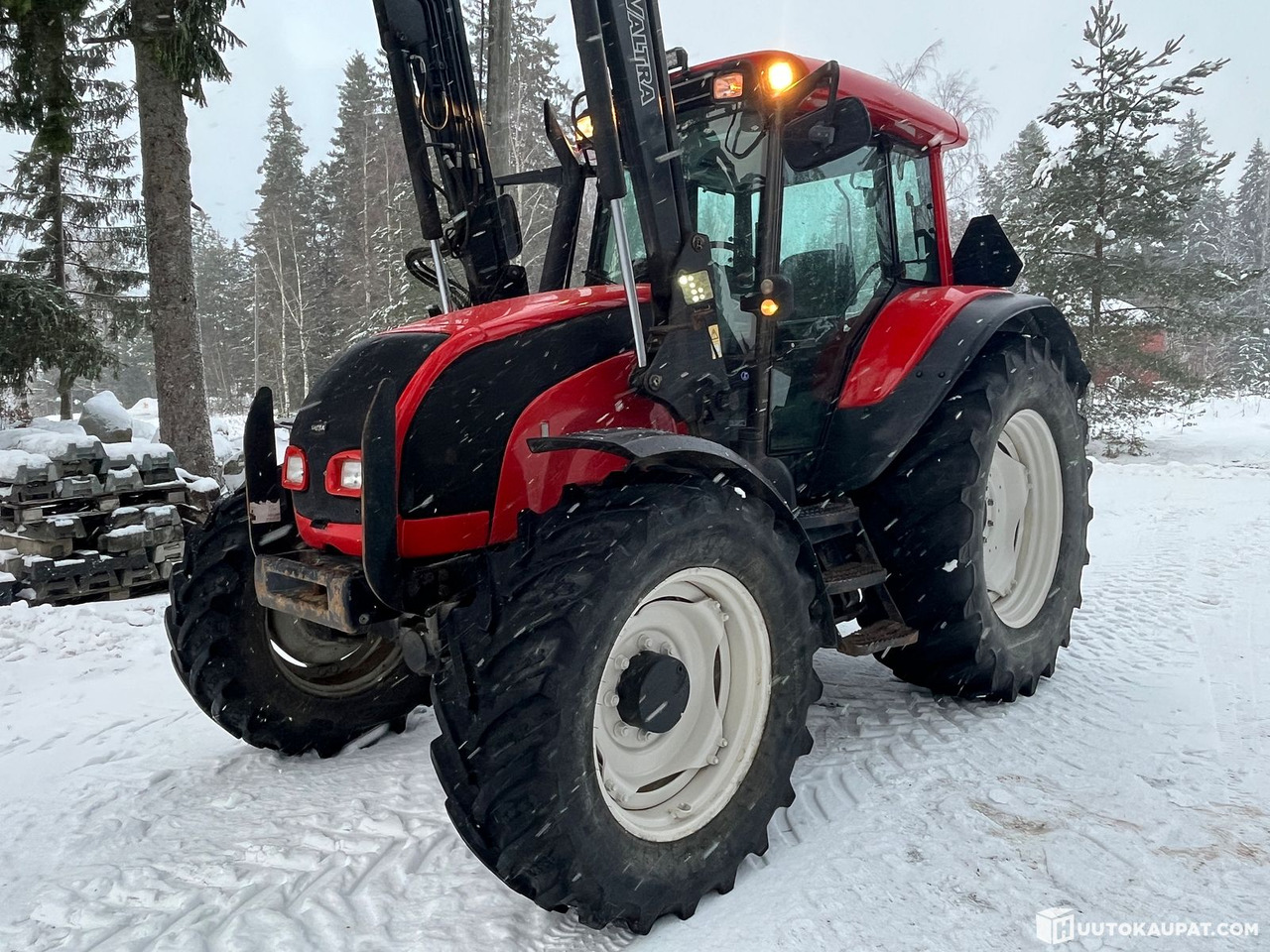 Valtra C130 4x4/242 with front loader, 2005, Forssa - Traktor: slika 5 Valtra C130 4x4/242 with front loader, 2005, Forssa - Traktor: slika 5