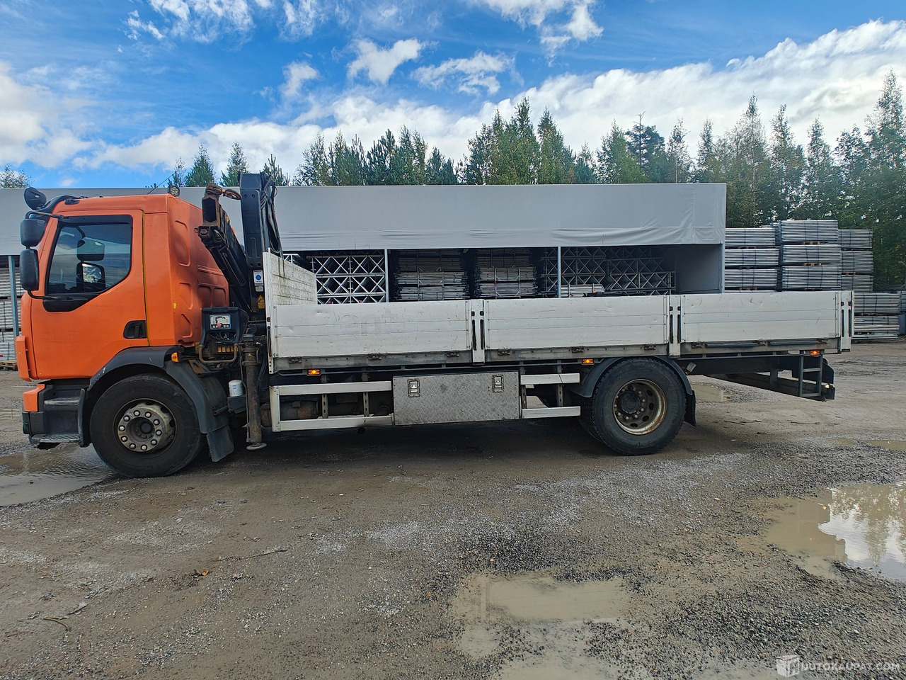 Volvo FLH 42 RD, 2011, Tuusula - Kamion sa tovarnim sandukom, Kamion sa dizalicom: slika 1 Volvo FLH 42 RD, 2011, Tuusula - Kamion sa tovarnim sandukom, Kamion sa dizalicom: slika 1