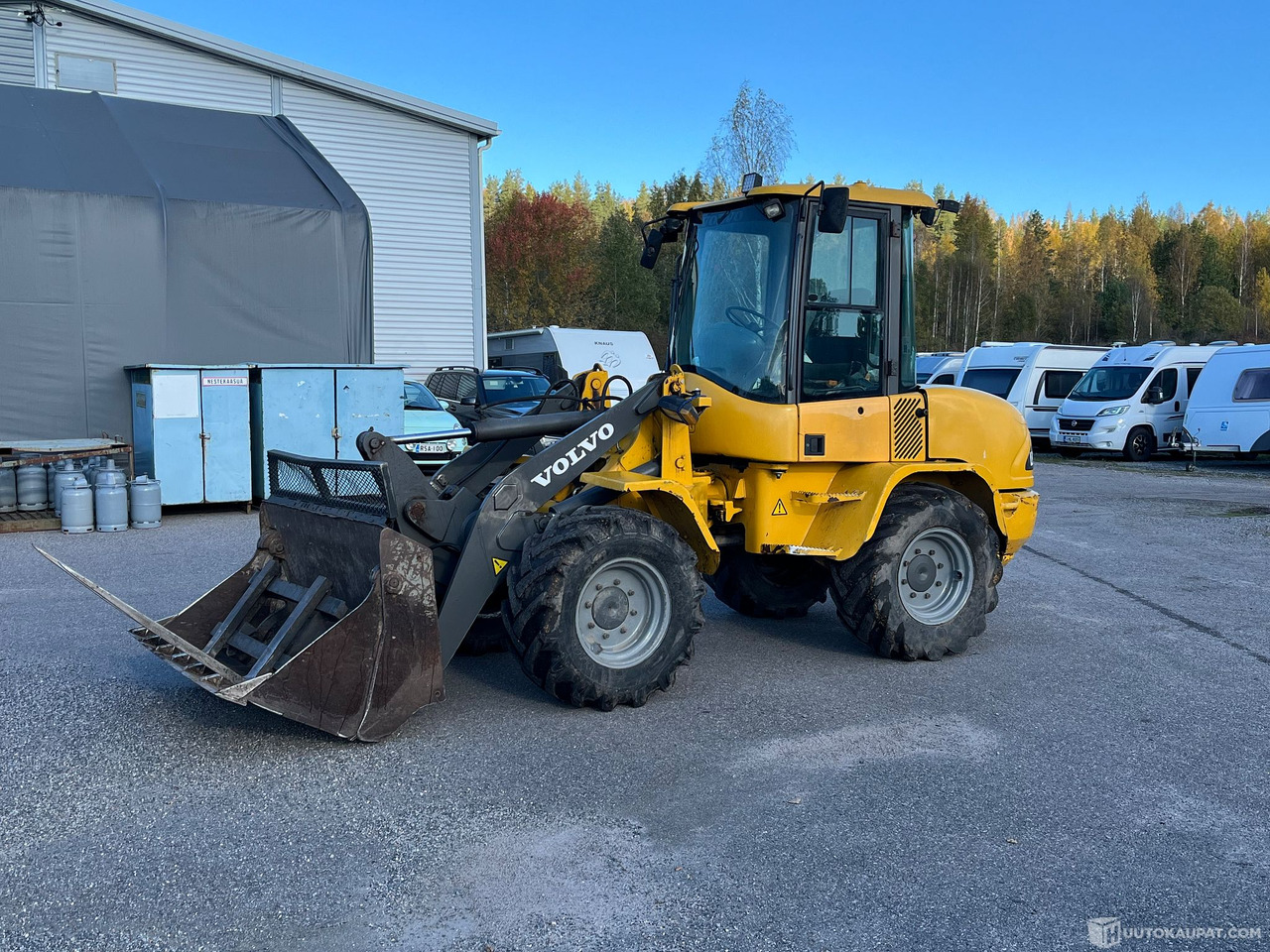 Volvo L35B Pro, pyöräkuormaaja avattavalla kauhalla ja piikeillä, 2005, Vihti - Utovarivač točkaš: slika 1 Volvo L35B Pro, pyöräkuormaaja avattavalla kauhalla ja piikeillä, 2005, Vihti - Utovarivač točkaš: slika 1