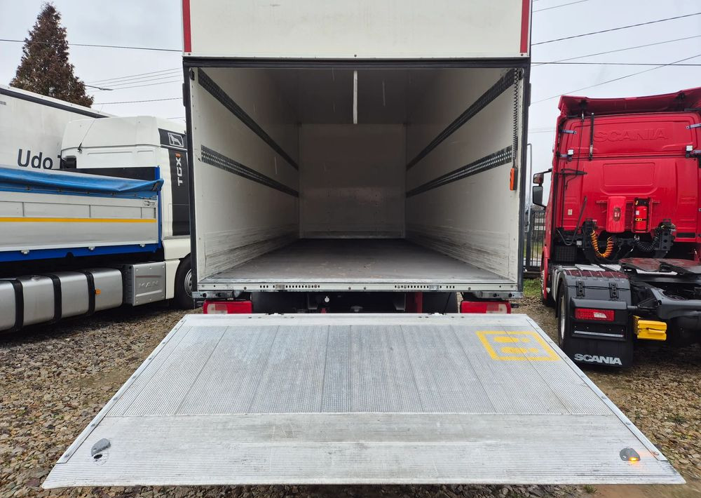 DAF XF ORYGINALNY PRZEBIEG z Niemiec / TANDEM ZESTAW PRZEJAZDOWY Z WINDĄ - Kamion sa zatvorenim sandukom: slika 4 DAF XF ORYGINALNY PRZEBIEG z Niemiec / TANDEM ZESTAW PRZEJAZDOWY Z WINDĄ - Kamion sa zatvorenim sandukom: slika 4