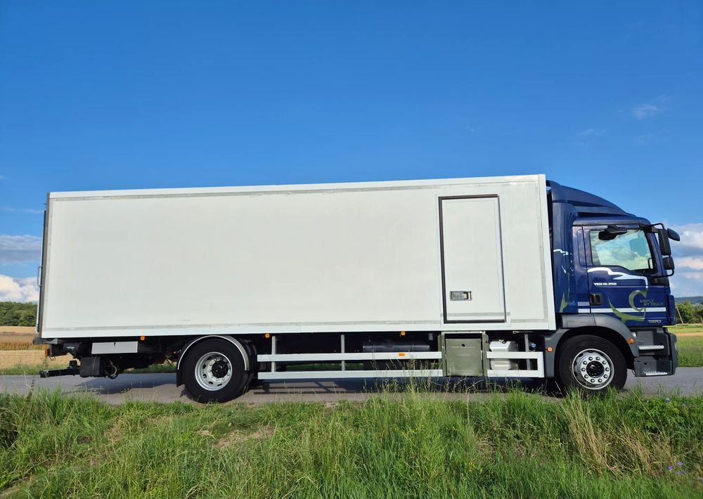 MAN TGM 18.250 Carrier 1950 D/E z Holandii / TOP STAN / 7.5m / 18 palet / winda + drzwi boczne / OKAZJA - Hladnjača: slika 5 MAN TGM 18.250 Carrier 1950 D/E z Holandii / TOP STAN / 7.5m / 18 palet / winda + drzwi boczne / OKAZJA - Hladnjača: slika 5