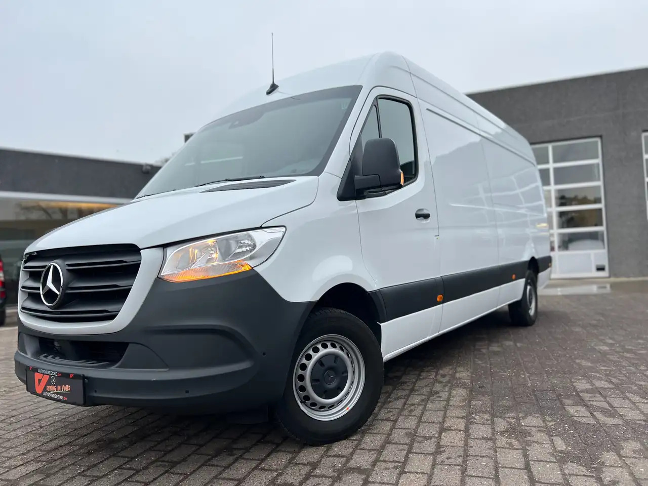 Mercedes-Benz Sprinter 317 L3H2 (37.250ex) 9G-TRONIC CAMERA PTS MBUX - Furgon: slika 2 Mercedes-Benz Sprinter 317 L3H2 (37.250ex) 9G-TRONIC CAMERA PTS MBUX - Furgon: slika 2