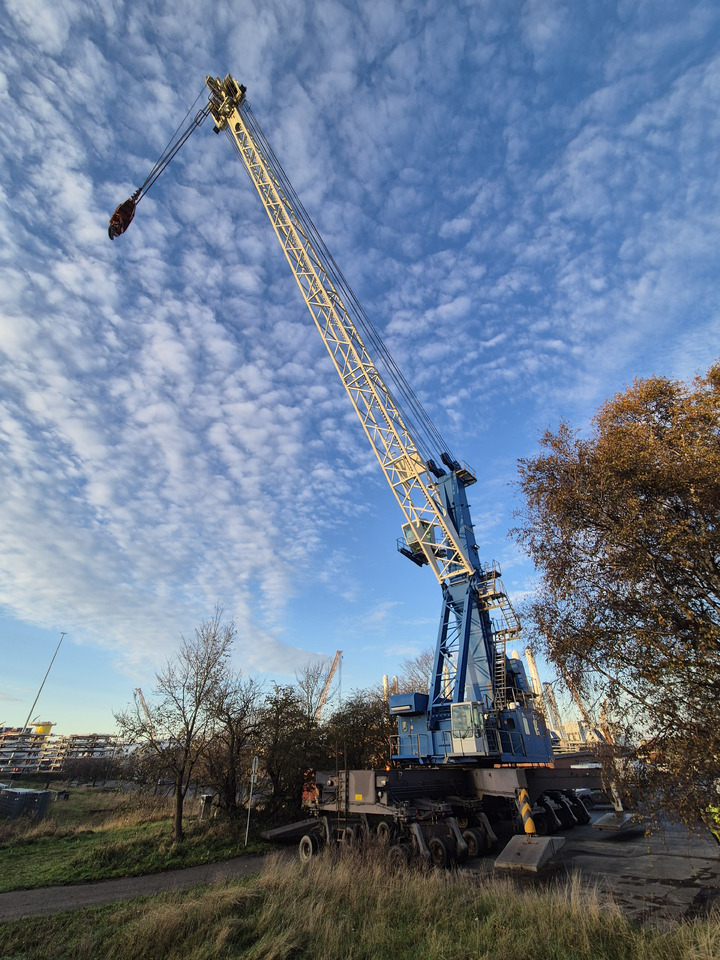 Liebherr LHM250 - Lučka oprema: slika 2 Liebherr LHM250 - Lučka oprema: slika 2