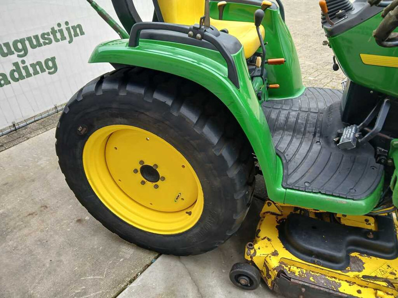 John Deere 4400 - Traktor: slika 2 John Deere 4400 - Traktor: slika 2
