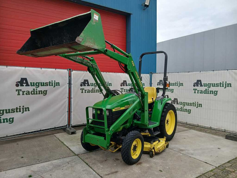 John Deere 4400 - Traktor: slika 1 John Deere 4400 - Traktor: slika 1