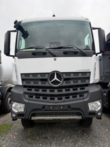 Mercedes-Benz Arocs 1836 A - Kamion sa golom šasijom i zatvorenom kabinom: slika 4 Mercedes-Benz Arocs 1836 A - Kamion sa golom šasijom i zatvorenom kabinom: slika 4